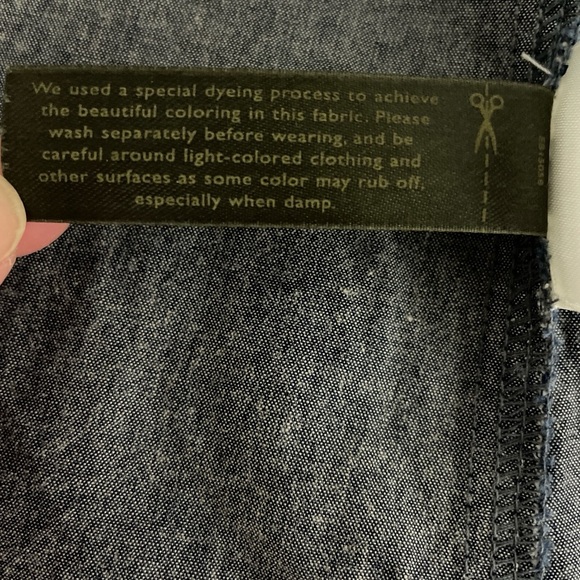 Eddie Bauer Women’s Cotton Sleeveless Button Down Blouse Top Large Chambray - Picture 6 of 8